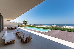Exclusive 21 Ajman 4BR Villa w Private Pool and Beach