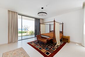 Exclusive 21 Ajman 4BR Villa w Private Pool and Beach