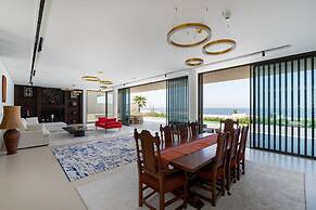 Exclusive 21 Ajman 4BR Villa w Private Pool and Beach