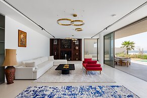 Exclusive 21 Ajman 4BR Villa w Private Pool and Beach