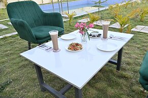 The Dollar Hotel & Resort