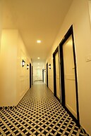 Hotel Indra Palace