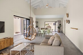 Infinity Blue villa with private pool