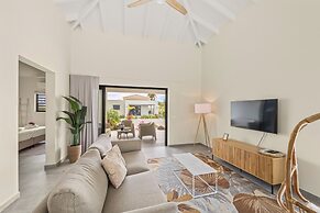 Infinity Blue villa with private pool