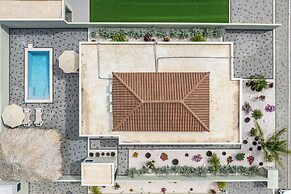 Infinity Blue villa with private pool