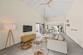 Infinity Blue villa with private pool