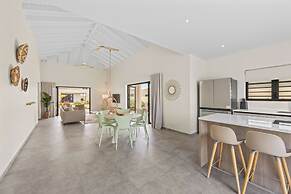 Infinity Blue villa with private pool