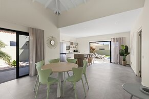 Villa pura vida with pool at mambo beach