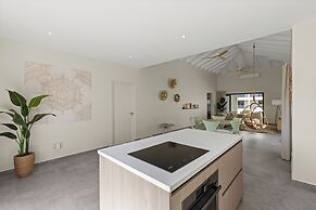 Villa pura vida with pool at mambo beach