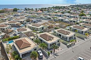 Villa pura vida with pool at mambo beach