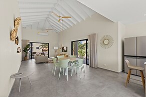 Villa pura vida with pool at mambo beach