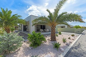 Villa pura vida with pool at mambo beach