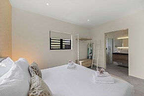 Villa pura vida with pool at mambo beach