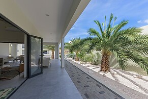 Villa pura vida with pool at mambo beach