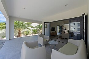 Villa pura vida with pool at mambo beach