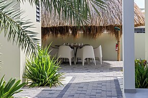 Villa pura vida with pool at mambo beach