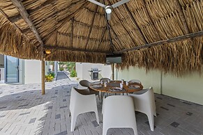 Villa pura vida with pool at mambo beach