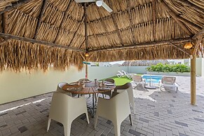 Villa pura vida with pool at mambo beach