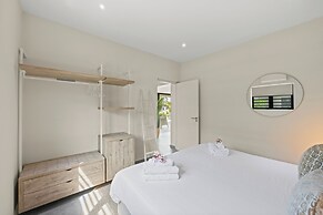 Villa pura vida with pool at mambo beach