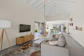 Villa pura vida with pool at mambo beach