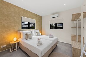 Villa pura vida with pool at mambo beach