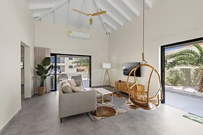 Villa pura vida with pool at mambo beach