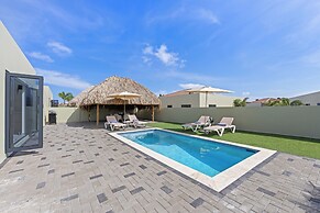 Villa pura vida with pool at mambo beach