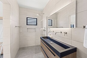 Villa pura vida with pool at mambo beach