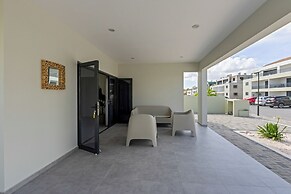 Villa pura vida with pool at mambo beach