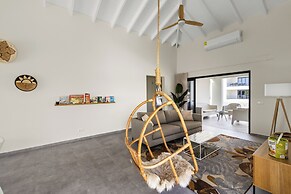 Villa pura vida with pool at mambo beach