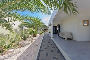 Villa pura vida with pool at mambo beach