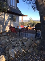 Thumb Butte Chalet Nestled in the Mountains