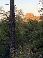 Thumb Butte Chalet Nestled in the Mountains