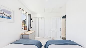 Charming 2-bed Family Cottage Your West Bay Retreat