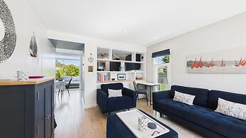 Charming 2-bed Family Cottage Your West Bay Retreat