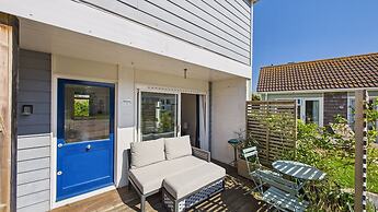 Charming 2-bed Family Cottage Your West Bay Retreat