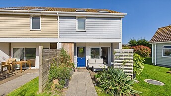 Charming 2-bed Family Cottage Your West Bay Retreat
