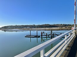 Charming 2-bed Family Cottage Your West Bay Retreat