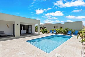 Villa Jasmijn  with private pool, at Mambo Beach