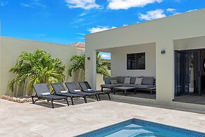 Villa Jasmijn  with private pool, at Mambo Beach