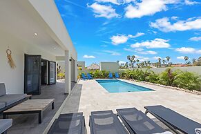 Villa Jasmijn  with private pool, at Mambo Beach