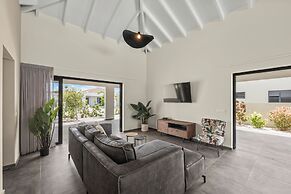 Villa Jasmijn  with private pool, at Mambo Beach