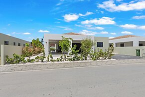 Villa Jasmijn  with private pool, at Mambo Beach