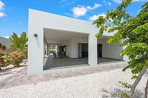 Villa Jasmijn  with private pool, at Mambo Beach