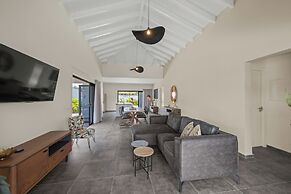 Villa Jasmijn  with private pool, at Mambo Beach