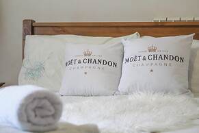 Station Apartments by Lanark Stays