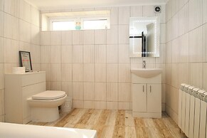 Station Apartments by Lanark Stays