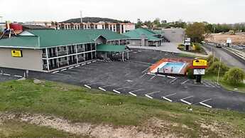 Oak Grove Inn