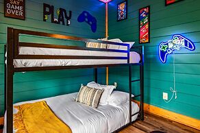 Amazing Views w Gameroom Hot Tub Pool