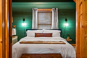 Amazing Views w Gameroom Hot Tub Pool